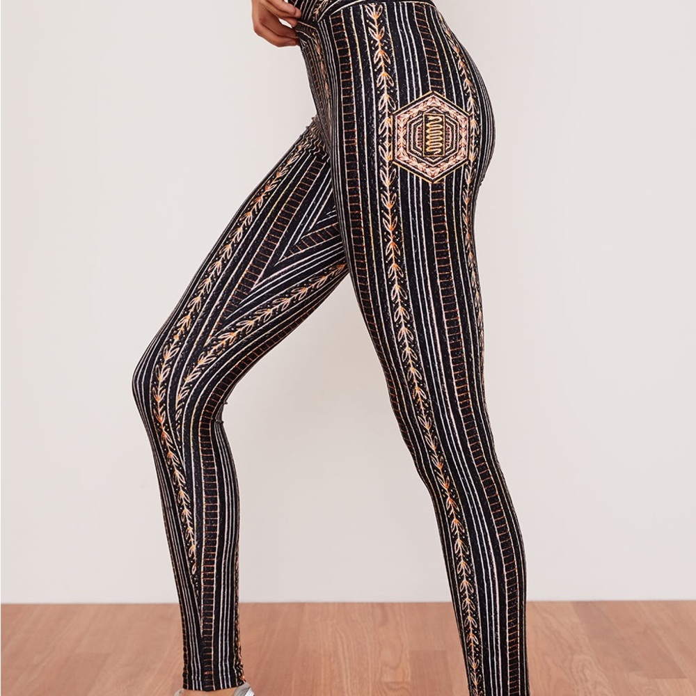 Wolves Zephyr Ruched Crossover Legging - Size S
